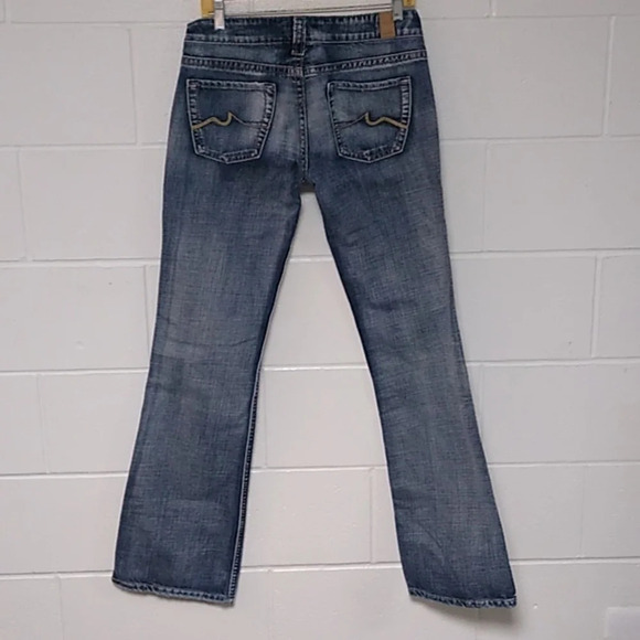 MAURICES JENNA, BOOTCUT, MIDRISE, SIDE LEG VENT, LIGHTLY DISTRESSED, LONG, JEANS - Picture 16 of 16